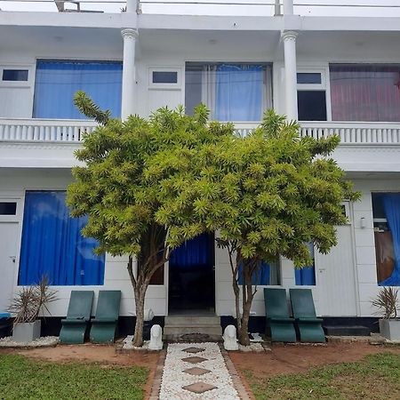 White Surfing Beach Resort Unawatuna Exterior foto