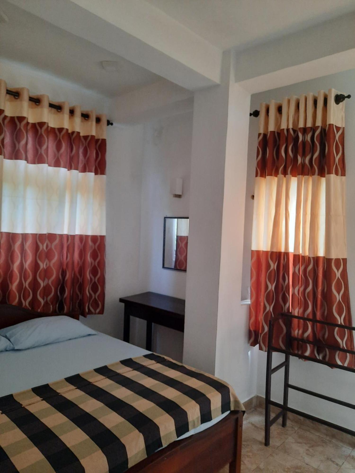 White Surfing Beach Resort Unawatuna Exterior foto
