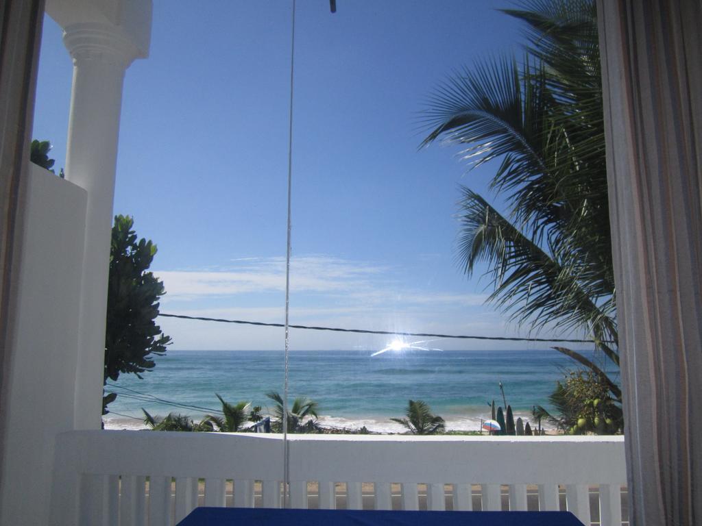 White Surfing Beach Resort Unawatuna Cameră foto